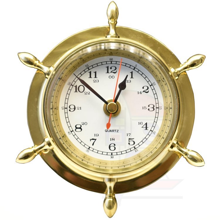 Quarzuhr im Steuerrad